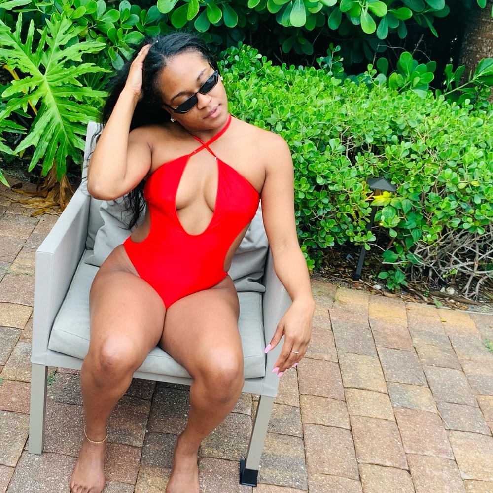 Red One piece - Picture 2 of 3
